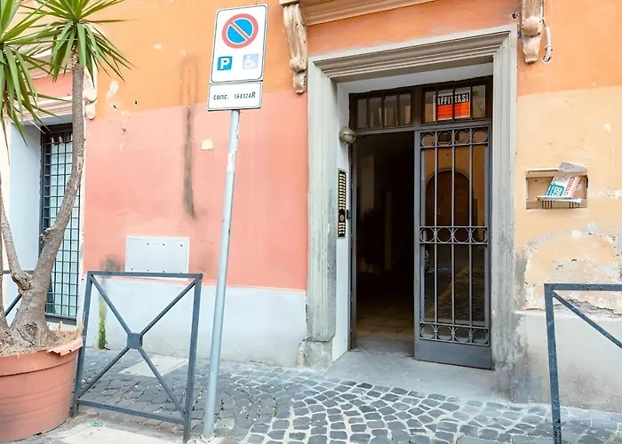 Giulia In Trastevere *